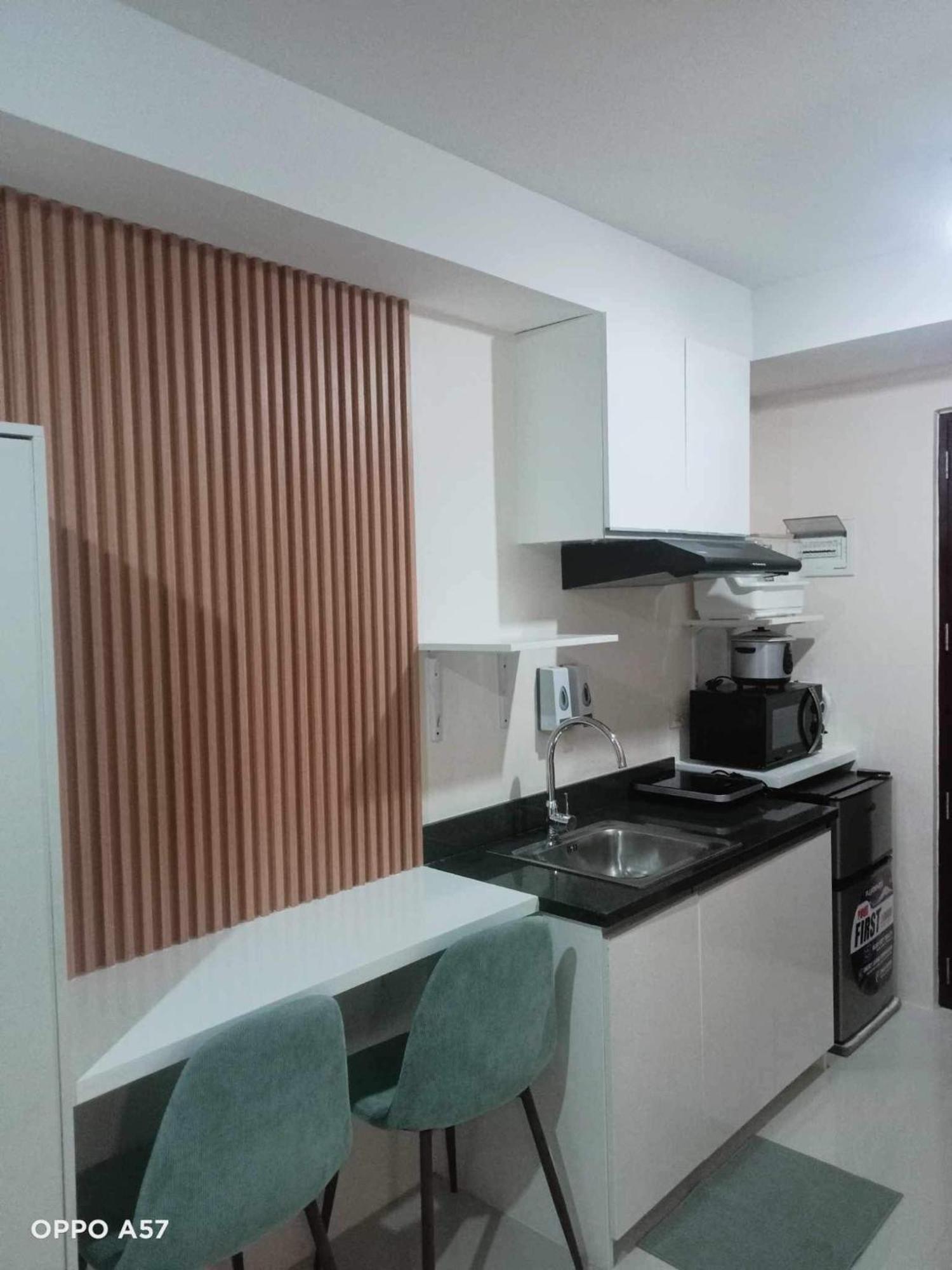 The Persimmon Studios Near Ayala And Sm City Cebu Bilik gambar