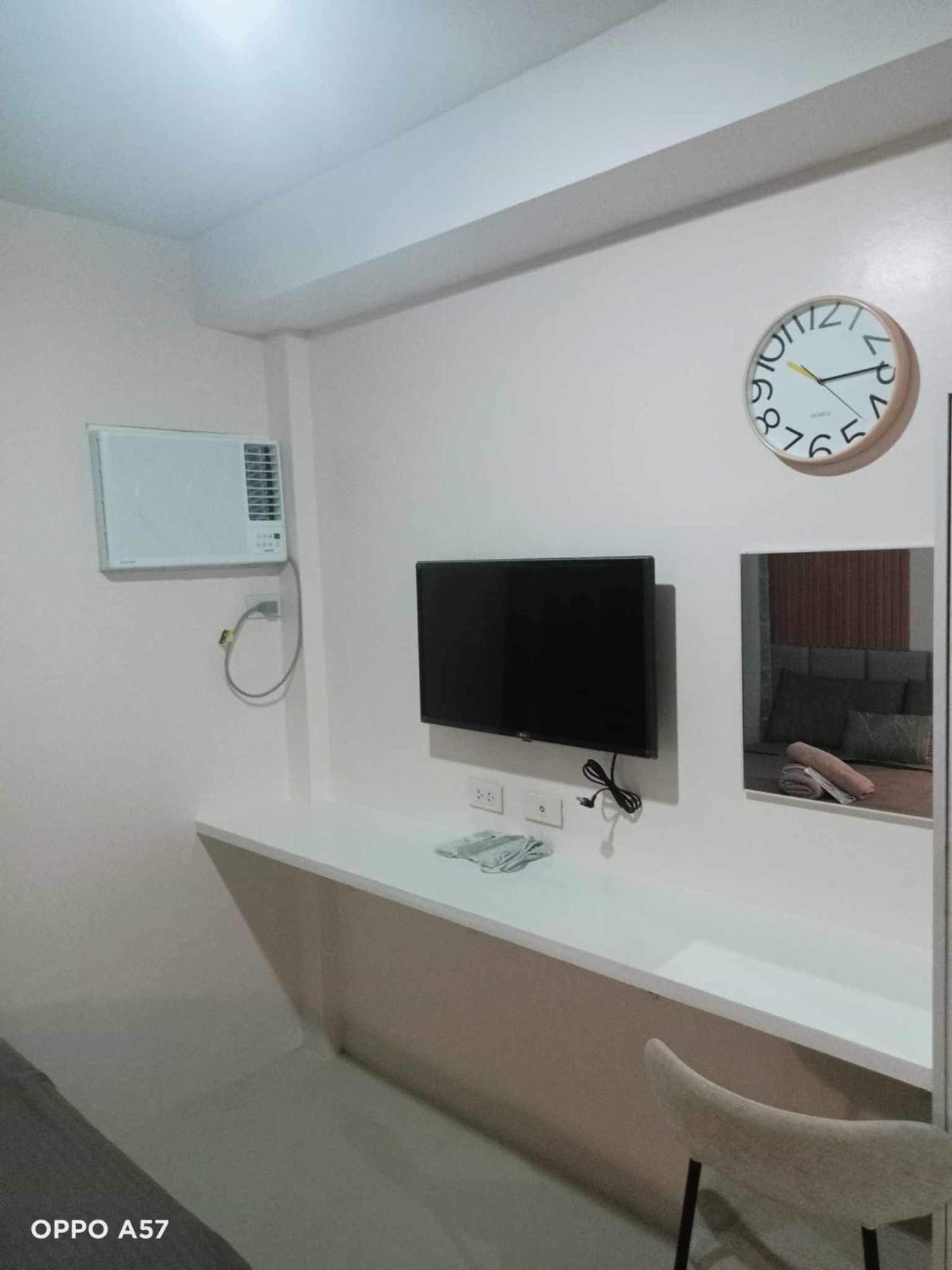 The Persimmon Studios Near Ayala And Sm City Cebu Bilik gambar