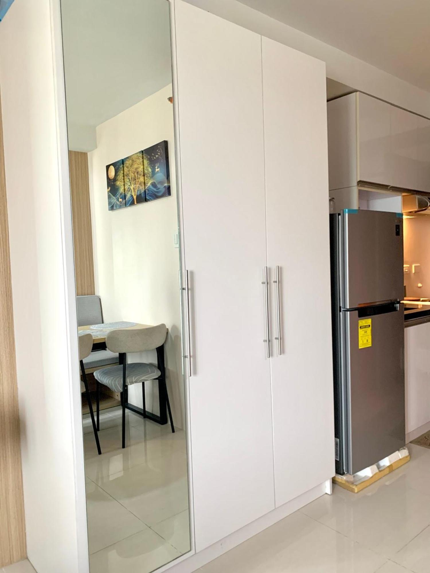 The Persimmon Studios Near Ayala And Sm City Cebu Bilik gambar