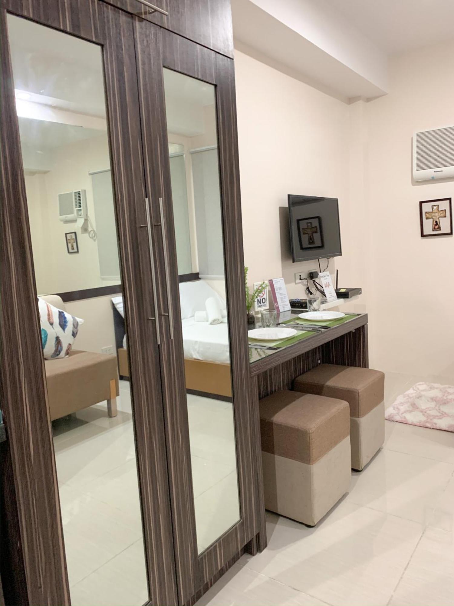 The Persimmon Studios Near Ayala And Sm City Cebu Bilik gambar