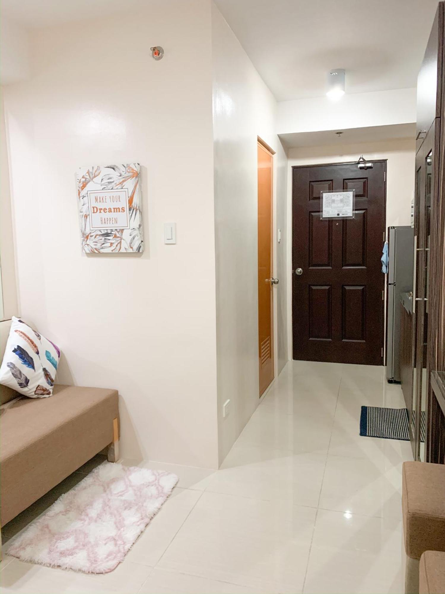 The Persimmon Studios Near Ayala And Sm City Cebu Bilik gambar