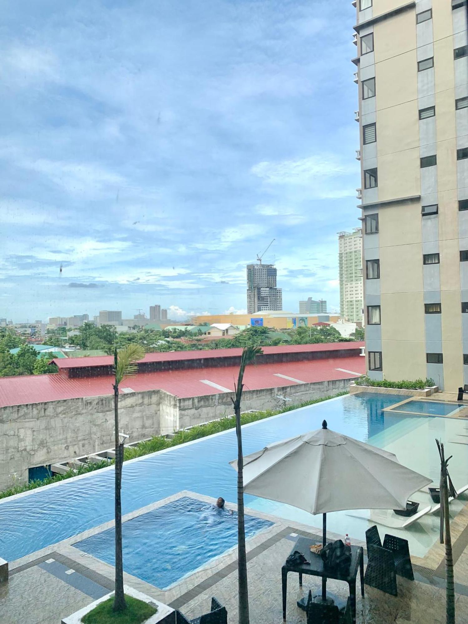 The Persimmon Studios Near Ayala And Sm City Cebu Bilik gambar