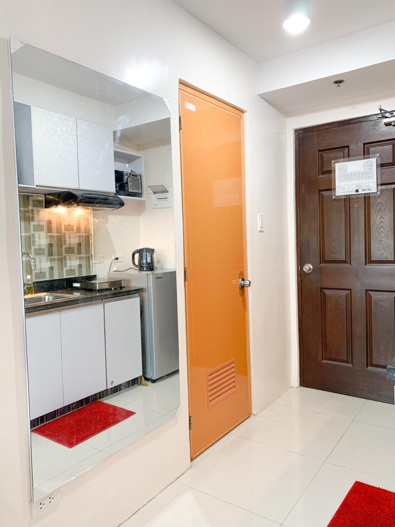 The Persimmon Studios Near Ayala And Sm City Cebu Bilik gambar